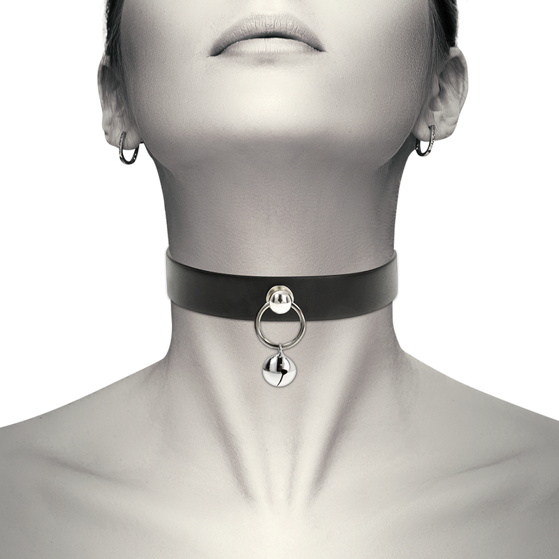 img_94516_76bb0cb7c4f4e5122aecde24787893a8_1.png COQUETTE CHIC DESIRE - VEGANE LEDER-HALSKETTE DAMEN-ACCESSOIRE RASSEL/REIFEN